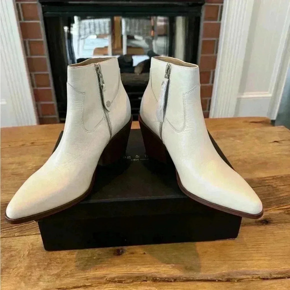Rag & Bone Razor Boot ~Antq White~9.5 / 39.5 ~ NEW IN BOX WITH DUST BAG TOO 😳!! - Picture 2 of 11